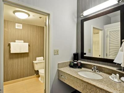 bathroom - hotel courtyard dallas medical/market center - dallas, texas, united states of america