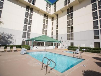 outdoor pool - hotel hilton garden inn dallas market center - dallas, texas, united states of america