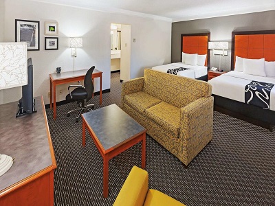 bedroom 1 - hotel la quinta inn by wyndham dallas uptown - dallas, texas, united states of america