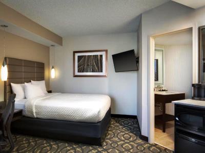 bedroom 3 - hotel embassy suites dallas love field - dallas, texas, united states of america