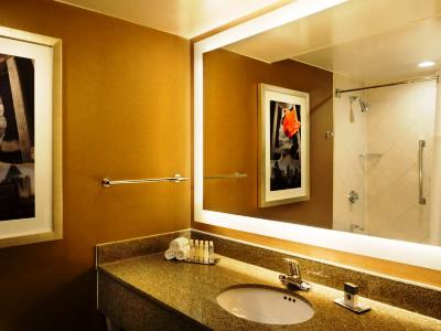 bathroom - hotel doubletree dallas campbell centre - dallas, texas, united states of america