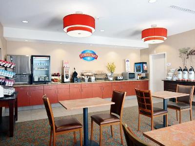 breakfast room - hotel baymont denver international airport - denver, colorado, united states of america