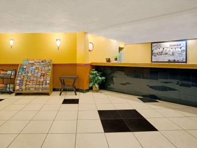 lobby - hotel super 8 by wyndham denver stapleton - denver, colorado, united states of america