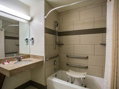 bathroom - hotel super 8 by wyndham flagstaff - flagstaff, united states of america
