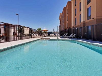 outdoor pool - hotel hampton inn and suites fresno-northwest - fresno, united states of america