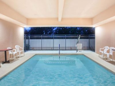outdoor pool - hotel ramada by wyndham fresno northwest - fresno, united states of america