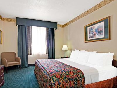 bedroom - hotel days inn n suites houston north / aldine - houston, united states of america