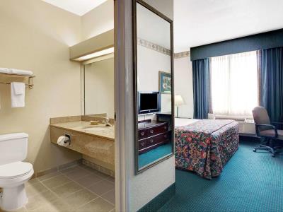 bedroom 2 - hotel days inn n suites houston north / aldine - houston, united states of america
