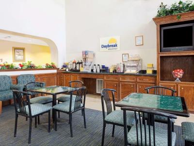 breakfast room - hotel days inn n suites houston north / aldine - houston, united states of america