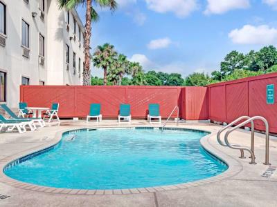 outdoor pool - hotel days inn n suites houston north / aldine - houston, united states of america