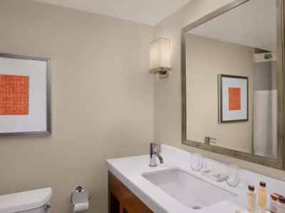 bathroom - hotel reach key west, curio collection - key west, united states of america