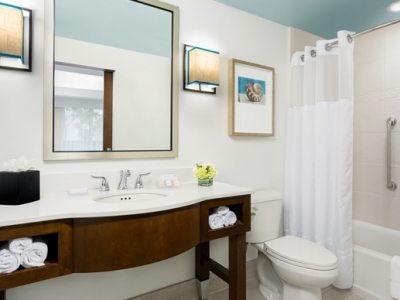 bathroom - hotel hilton garden inn / the keys collection - key west, united states of america