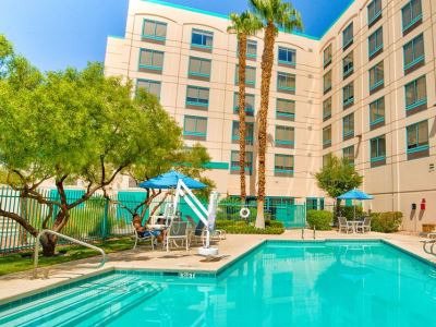 outdoor pool - hotel doubletree by hilton las vegas airport - las vegas, nevada, united states of america