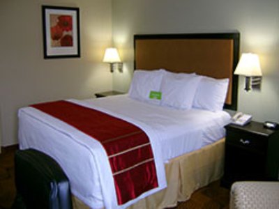 bedroom - hotel la quinta inn ste memphis apt graceland - memphis, tennessee, united states of america