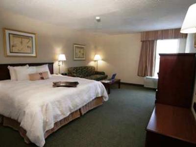 bedroom - hotel hampton inn memphis southwind - memphis, tennessee, united states of america