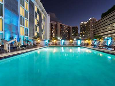 outdoor pool - hotel courtyard miami downtown/brickell area - miami, florida, united states of america