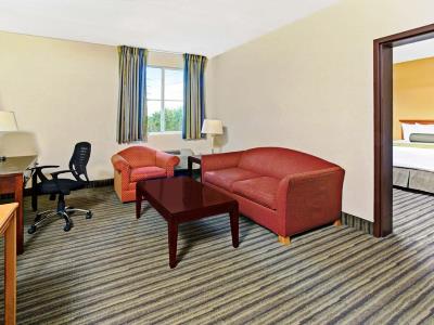 bedroom - hotel baymont by wyndham miami doral - miami, florida, united states of america