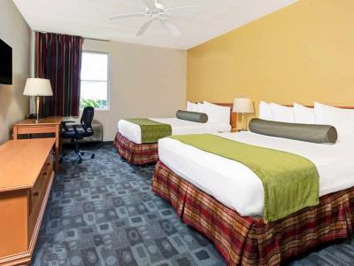 bedroom 1 - hotel baymont by wyndham miami doral - miami, florida, united states of america