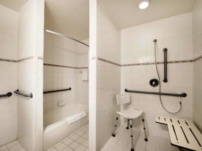 bathroom 1 - hotel days inn by wyndham miami airport north - miami, florida, united states of america