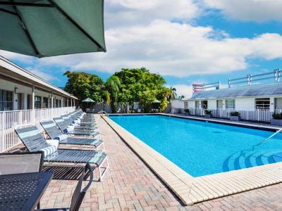 outdoor pool - hotel days inn by wyndham miami airport north - miami, florida, united states of america