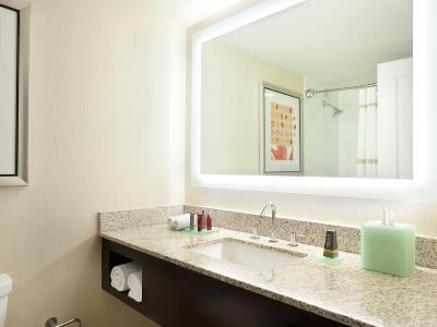 bathroom - hotel marriott biscayne bay - miami, florida, united states of america