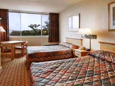 standard bedroom 1 - hotel days inn by wyndham miami intl airport - miami, florida, united states of america