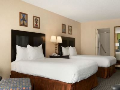 bedroom - hotel embassy suites miami intl airport - miami, florida, united states of america