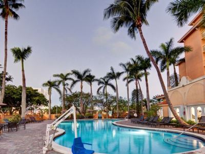 outdoor pool - hotel embassy suites miami intl airport - miami, florida, united states of america