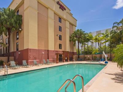 outdoor pool - hotel hampton inn miami dadeland - miami, florida, united states of america