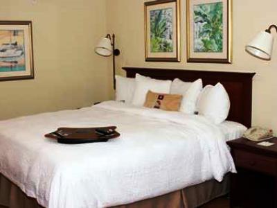 standard bedroom - hotel hampton inn and suites miami-doral - miami, florida, united states of america