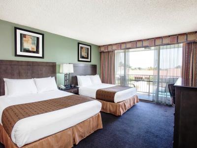 bedroom 1 - hotel travelodge by wyndham monterey bay - monterey, united states of america