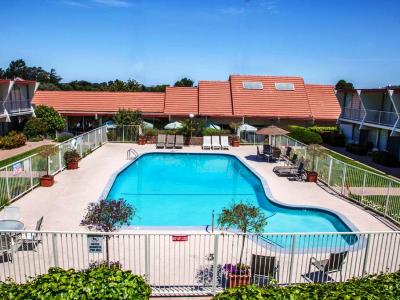 outdoor pool - hotel travelodge by wyndham monterey bay - monterey, united states of america