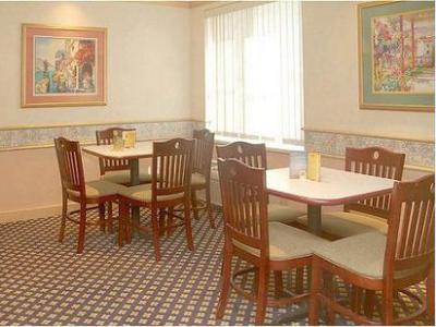 breakfast room - hotel la quinta inn n suites naples east i-75 - naples, florida, united states of america