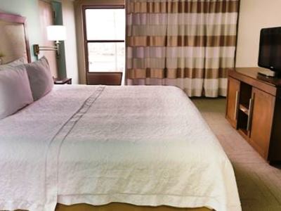 bedroom 2 - hotel hampton inn and suites nashville airport - nashville, tennessee, united states of america