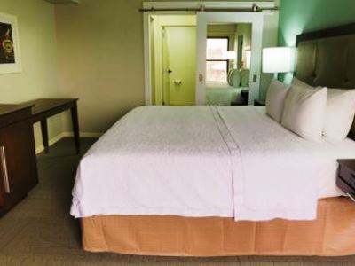 bedroom 3 - hotel hampton inn and suites nashville airport - nashville, tennessee, united states of america