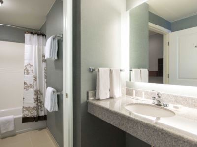 bathroom - hotel residence inn vanderbilt/west end - nashville, tennessee, united states of america