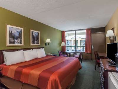 bedroom - hotel days inn saint thomas west hospital - nashville, tennessee, united states of america