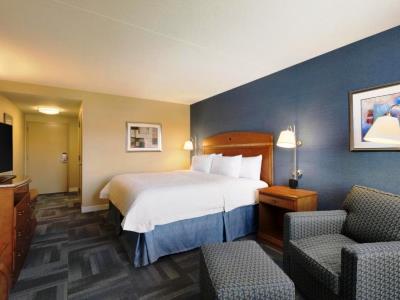 bedroom 3 - hotel hampton inn new york - laguardia airport - la guardia, united states of america