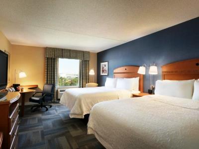 bedroom 4 - hotel hampton inn new york - laguardia airport - la guardia, united states of america