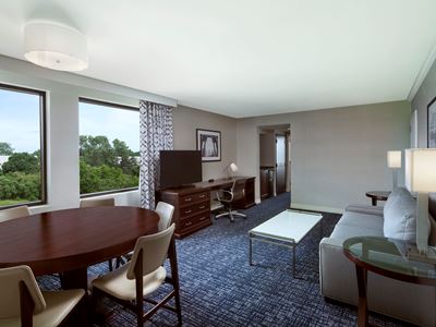 bedroom 1 - hotel sheraton suites philadelphia airport - philadelphia, pennsylvania, united states of america