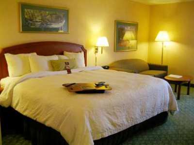 bedroom - hotel hampton inn philadelphia int'l airport - philadelphia, pennsylvania, united states of america