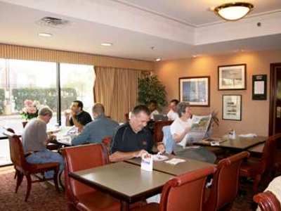 breakfast room - hotel hampton inn philadelphia int'l airport - philadelphia, pennsylvania, united states of america