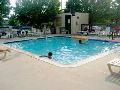 outdoor pool - hotel hampton inn philadelphia int'l airport - philadelphia, pennsylvania, united states of america