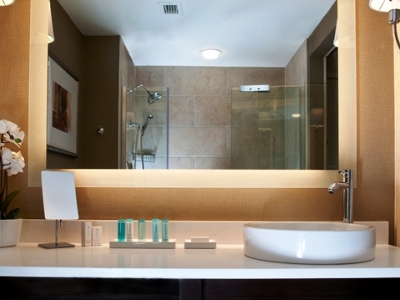 bathroom - hotel inn at penn a hilton hotel - philadelphia, pennsylvania, united states of america