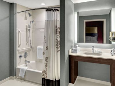 bathroom - hotel residence inn philadelphia airport - philadelphia, pennsylvania, united states of america