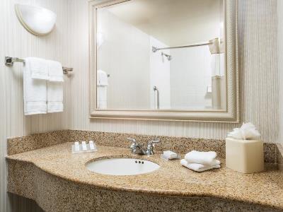 bathroom - hotel hilton garden inn center city - philadelphia, pennsylvania, united states of america