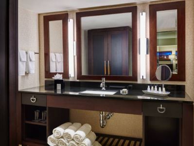bathroom - hotel renaissance phoenix downtown - phoenix, arizona, united states of america