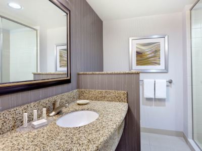 bathroom - hotel courtyard phoenix north/happy valley - phoenix, arizona, united states of america
