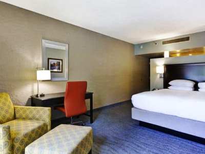 bedroom - hotel doubletree by hilton phoenix north - phoenix, arizona, united states of america
