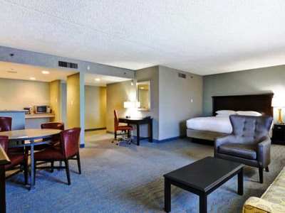 bedroom 1 - hotel doubletree by hilton phoenix north - phoenix, arizona, united states of america